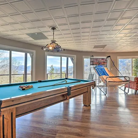 Villa Scenic Pet-Friendly House With Private Hot Tub!